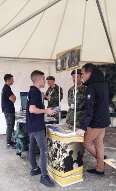 Promocija dobrovoljnog služenja vojnog roka sa oružjem u okviru manifestacije Auto-moto berze