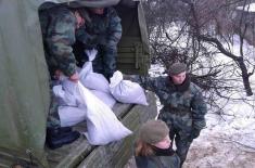 The Armed Forces Continue to Help in Defence against Floods