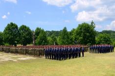 Predsednik Republike i vrhovni komandant Vojske Srbije Aleksandar Vučić uručio vojne zastave 72. brigadi za specijalne operacije i 63. padobranskoj brigadi