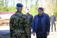 Minister Gašić visits members of the Serbian Armed Forces on Easter