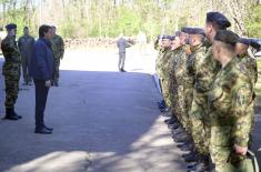Minister Gašić visits members of the Serbian Armed Forces on Easter