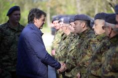 Minister Gašić visits members of the Serbian Armed Forces on Easter