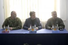 Minister Gašić visits members of the Serbian Armed Forces on Easter