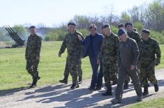 Minister Gašić visits members of the Serbian Armed Forces on Easter