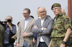 President Vučić visits fighter aviation unit on standby in Batajnica