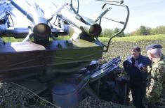 Minister Gašić visits members of the Serbian Armed Forces on Easter