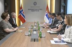 Minister Gašić meets with Norwegian author and historian Knut Flovik Thoresen 