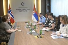 Minister Gašić meets with Norwegian author and historian Knut Flovik Thoresen 