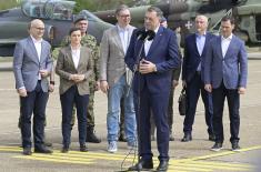 President Vučić visits fighter aviation unit on standby in Batajnica