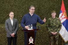 Вучић: Србија наставља да развија и додатно снажи своје војне капацитете