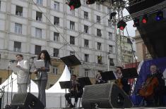 Nastup ansambla „Stanislav Binički“ na Trgu republike povodom Dana pobede