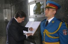 Ministar Gašić položio venac na Avali povodom Dana Vojske Srbije