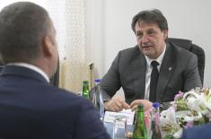 Ministar Gašić obišao kompaniju „Resor“ u Gadžinom Hanu