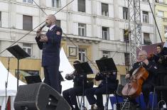 Nastup ansambla „Stanislav Binički“ na Trgu republike povodom Dana pobede