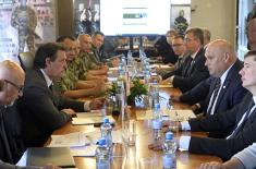 Министар Гашић посетио компанију „Јумко“ у Врању