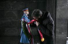 Ministar Gašić položio venac na Spomenik na Avali povodom Dana državnosti