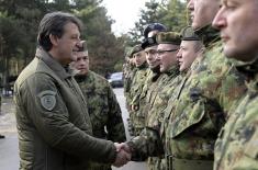 Ministar Gašić drugog dana Božića obišao pripadnike Vojske Srbije u Kopnenoj zoni bezbednosti