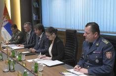 Састанак министра Гашића са отправником послова Амбасаде САД Титолом