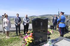 Minister Vučević attends ceremony to mark death anniversary of Košare fighter Ivan Vasojević in Sjenica 