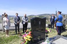 Minister Vučević attends ceremony to mark death anniversary of Košare fighter Ivan Vasojević in Sjenica 