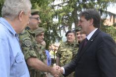 Министар одбране у компанији „Ресор“ у Гаџином Хану