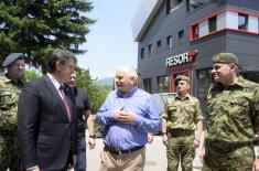 Министар одбране у компанији „Ресор“ у Гаџином Хану