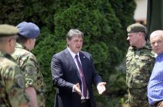 Министар одбране у компанији „Ресор“ у Гаџином Хану