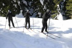 Minister Stefanović visits Military Academy cadets in winter training on Kopaonik Mountain