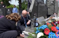 Minister Vučević lays wreath in memory of Sava Erdeljan - fallen hero of Paštrik