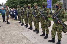 Minister Vulin visited reception centres in the Municipality of Šid: Serbian Armed Forces are providing peace and security for all citizens of Šid and are protecting migrants