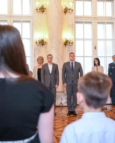 Ministers Stefanović and Ružić present awards to winners of "Our Soldier, Our Hero" competition