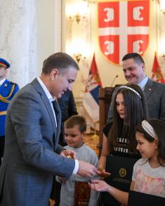 Ministers Stefanović and Ružić present awards to winners of "Our Soldier, Our Hero" competition