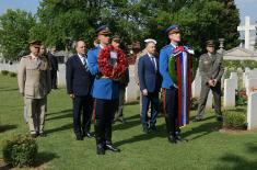 Minister Stefanović and Defence Secretary Wallace pay tribute to defenders of Belgrade