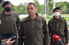 Minister Vulin visited reception centres in the Municipality of Šid: Serbian Armed Forces are providing peace and security for all citizens of Šid and are protecting migrants