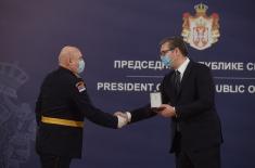 Predsednik Vučić uručio odlikovanja pripadnicima Ministarstva odbrane i Vojske Srbije 