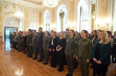 Министар Гашић поводом Дана жена уручио поклоне припадницама система одбране