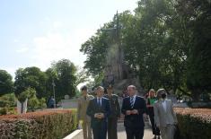 Minister Stefanović and Defence Secretary Wallace pay tribute to defenders of Belgrade