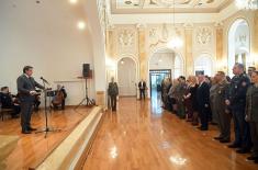 Министар Гашић поводом Дана жена уручио поклоне припадницама система одбране