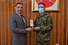 Minister Vulin presents "Twentieth anniversary of defence of the homeland against NATO aggression" military memorial medals 