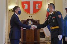 Minister Stefanović presents decorations to deserving members of the Ministry of Defence and Serbian Armed Forces 