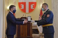 Minister Stefanović presents decorations to deserving members of the Ministry of Defence and Serbian Armed Forces 