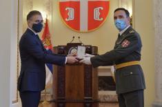 Minister Stefanović presents decorations to deserving members of the Ministry of Defence and Serbian Armed Forces 