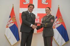 Министар Гашић поводом Дана жена уручио поклоне припадницама система одбране