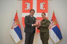 Министар Гашић поводом Дана жена уручио поклоне припадницама система одбране