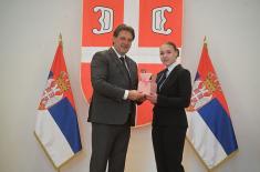 Министар Гашић поводом Дана жена уручио поклоне припадницама система одбране