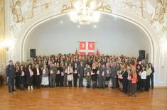 Министар Гашић поводом Дана жена уручио поклоне припадницама система одбране