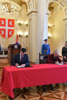 Signing the Agreement on the Transfer of the Rights of Establishment and Obligations of the Aviation Museum