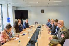Састанак министра Вучевића са европским комесаром за проширење Вархељијем