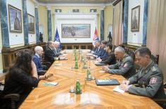 Састанак министра Гашића са командантом Команде здружених снага НАТО у Напуљу адмиралом Манчом