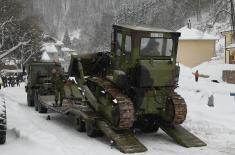 Military help clear snow in Crna Trava